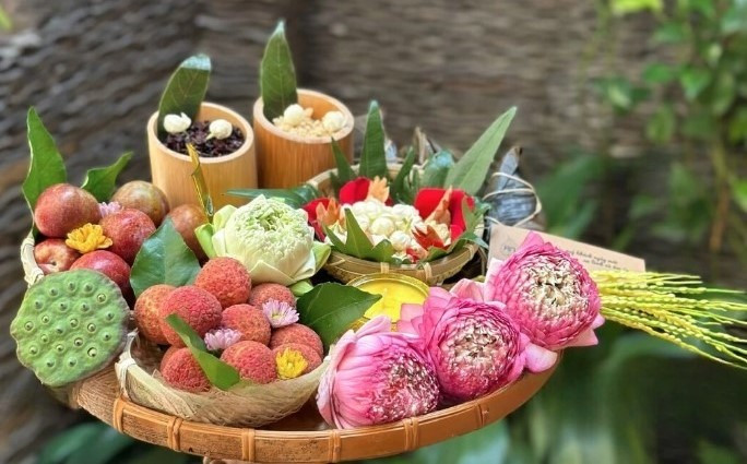 Bàn thờ cúng Tết Đoan Ngọ đầy đủ lễ vật