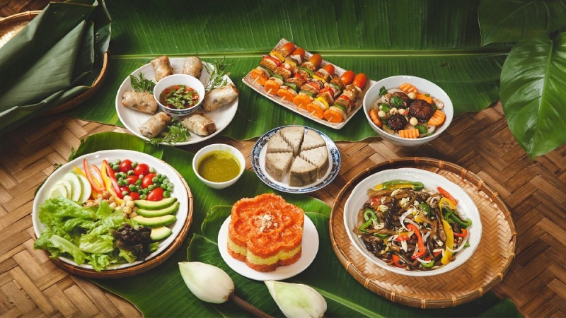 bàn thờ gia tiên trang trọng ngày Rằm tháng 7