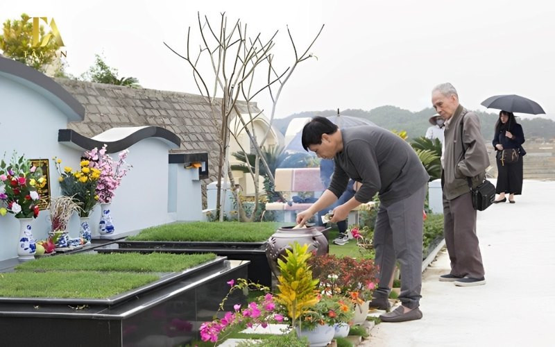 Cúng giỗ tại phần mộ tổ tiên