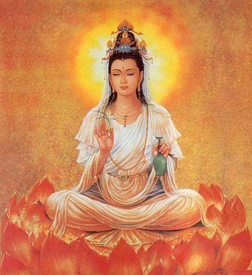 Hình ảnh Bồ Tát từ bi, biểu tượng cho lòng khấn nguyện khi đi chùa