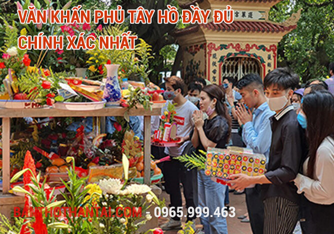 Hình ảnh một mâm lễ vật trang trọng được chuẩn bị cho văn khấn Phủ Tây Hồ