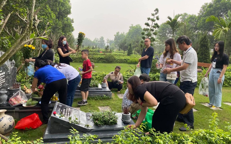 Lịch âm dương hiển thị các ngày thích hợp để làm lễ tảo mộ cuối năm