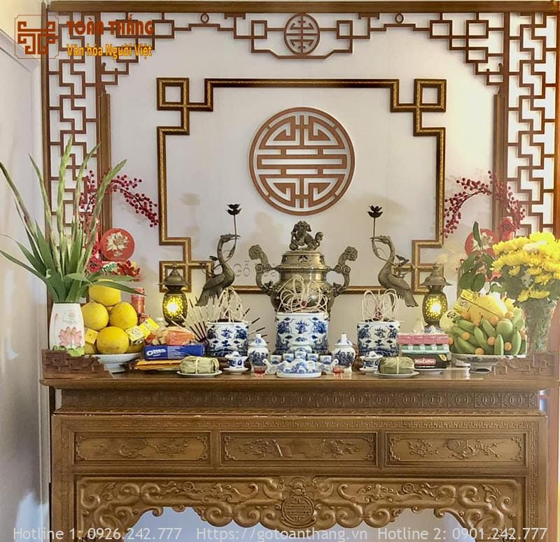 Lòng thành kính của con cháu khi dâng văn khấn mùng 1 hôm rằm