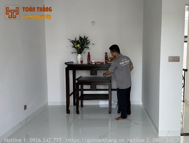 Lưu ý quan trọng khi tỉa chân nhang và bao sái bàn thờ để giữ sự linh thiêng