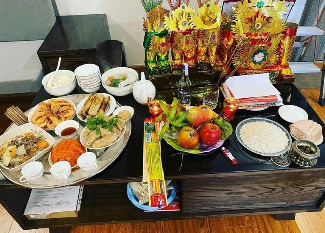 Mâm cỗ cúng ông Công ông Táo đầy đủ và trang trọng, chuẩn bị cho ngày tiễn Táo quân về trời.