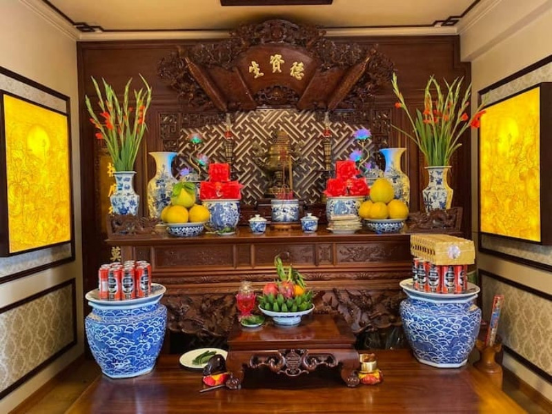 Mâm cúng gia tiên đơn giản thể hiện lòng thành kính cầu nguyện cho công việc