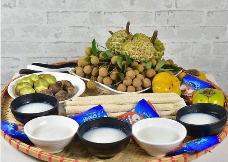 Mâm cúng mùng 1 tháng 7 chuẩn nghi thức với hương hoa, trái cây và xôi chè