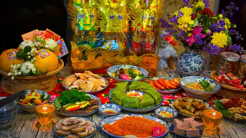 Mâm cúng thịnh soạn cho lễ đón Ông Táo về nhà cuối năm