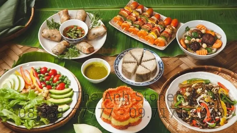 Mâm cúng và bài văn khấn 100 ngày tại nhà được chuẩn bị trang nghiêm