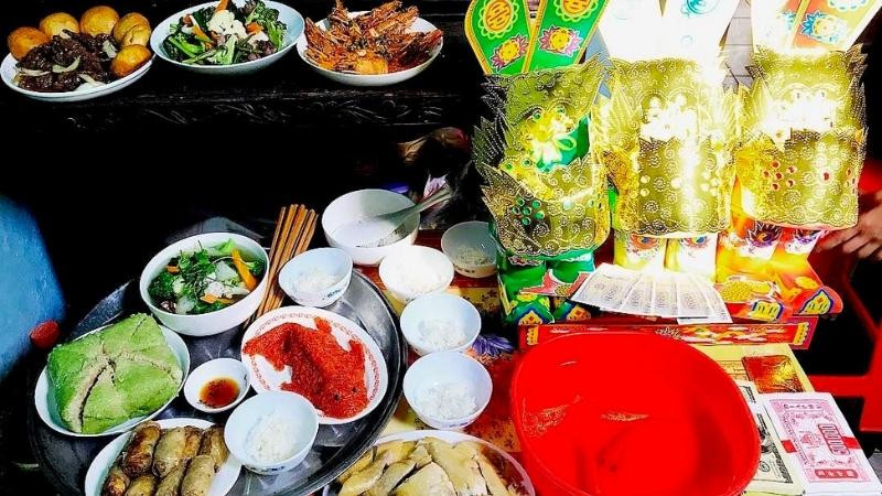 Mâm lễ cúng ngày Rằm và mùng 1 với các vật phẩm truyền thống dâng lên Táo Quân