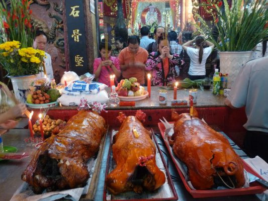 Mâm lễ vật cúng Bà Chúa Xứ Châu Đốc đầy đủ, trang trọng