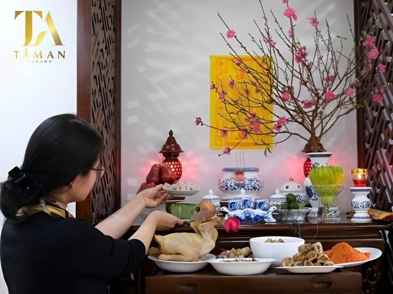 Mâm lễ vật trang trọng được chuẩn bị để cúng sau khi bao sái bàn thờ gia tiên