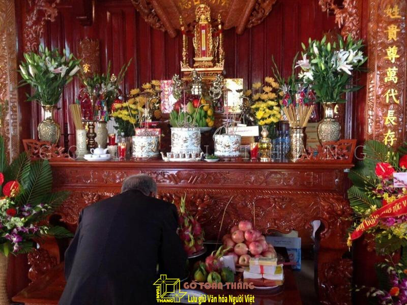 Nghi thức vái lạy khi đọc văn khấn gia tiên mùng 1 hàng tháng