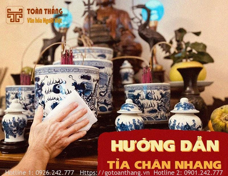 Người thực hiện văn khấn bao sái bàn thờ tỉa chân nhang một cách thành kính