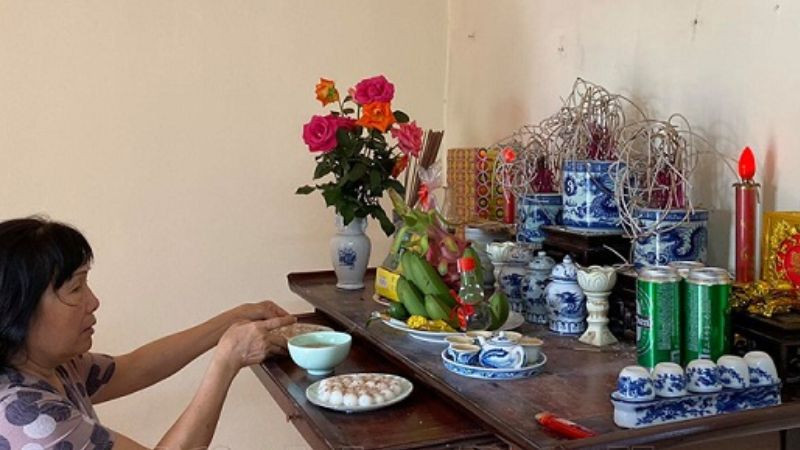 Thực hiện nghi lễ văn khấn mùng 3 tháng 3 để cúng gia tiên