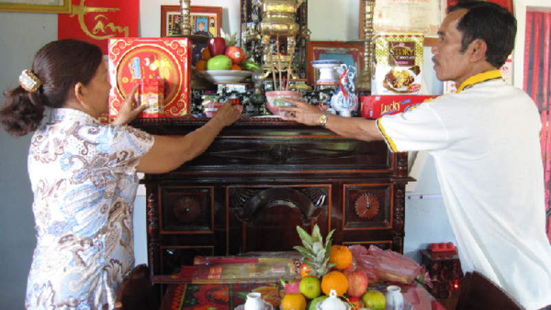 Văn khấn lau dọn bàn thờ Thần Tài Thổ Địa