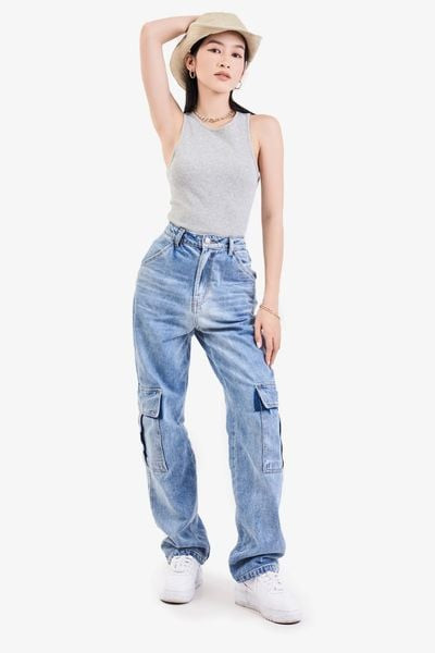 Áo tank top màu xám năng động hợp mệnh Thủy cho người tuổi Bính Ngọ