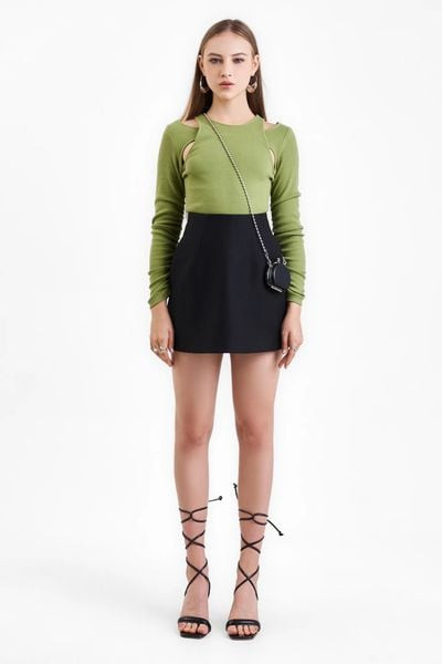Áo thun cutout tay dài nhún màu xanh lá cây cho tuổi Ngọ mệnh Mộc