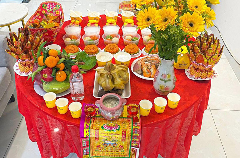 Bàn lễ cúng khai trương cửa hàng cho tuổi Giáp Tý 1984