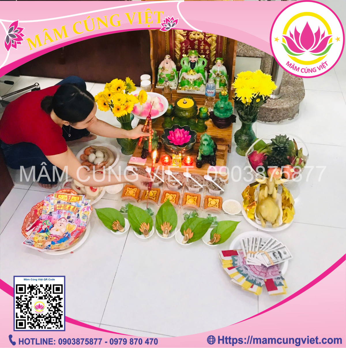 Ban thờ Thần Tài với nến, hoa và lễ vật cúng