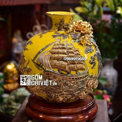 Bình hút tài lộc thuận buồm xuôi gió màu vàng vẽ vàng đắp nổi 30cm, biểu tượng cho sự thành công trong kinh doanh của người tuổi Mùi