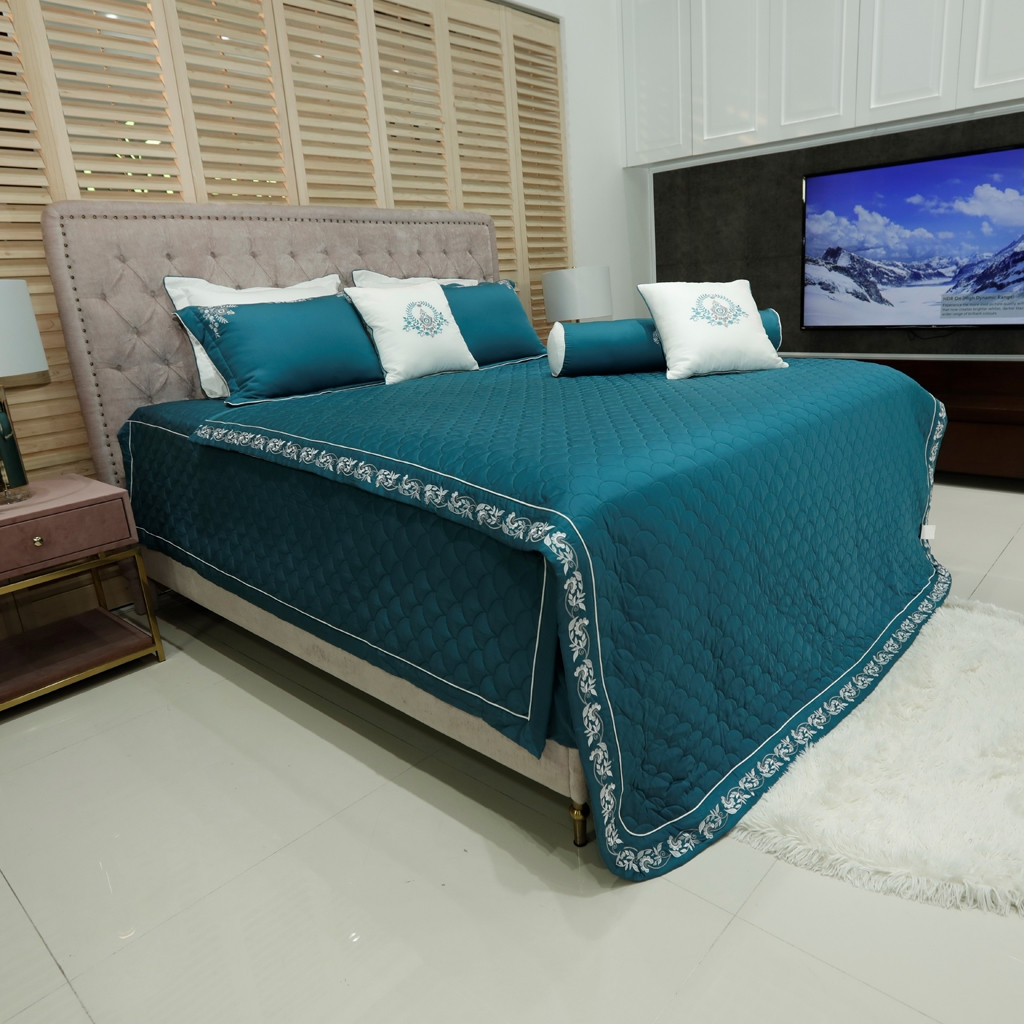 Bộ ga phủ màu xanh lá cây của Everon được làm từ chất liệu vải Tencel cao cấp