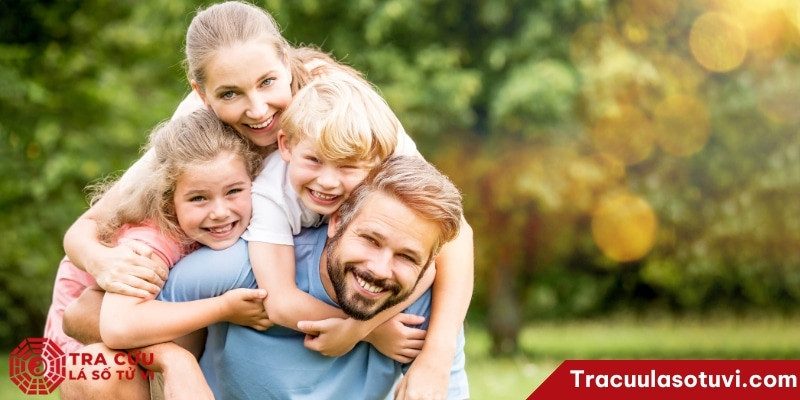 Bức tranh tử vi với các chòm sao, minh họa việc xem hạn sinh con trong tử vi để dự đoán giới tính của con.