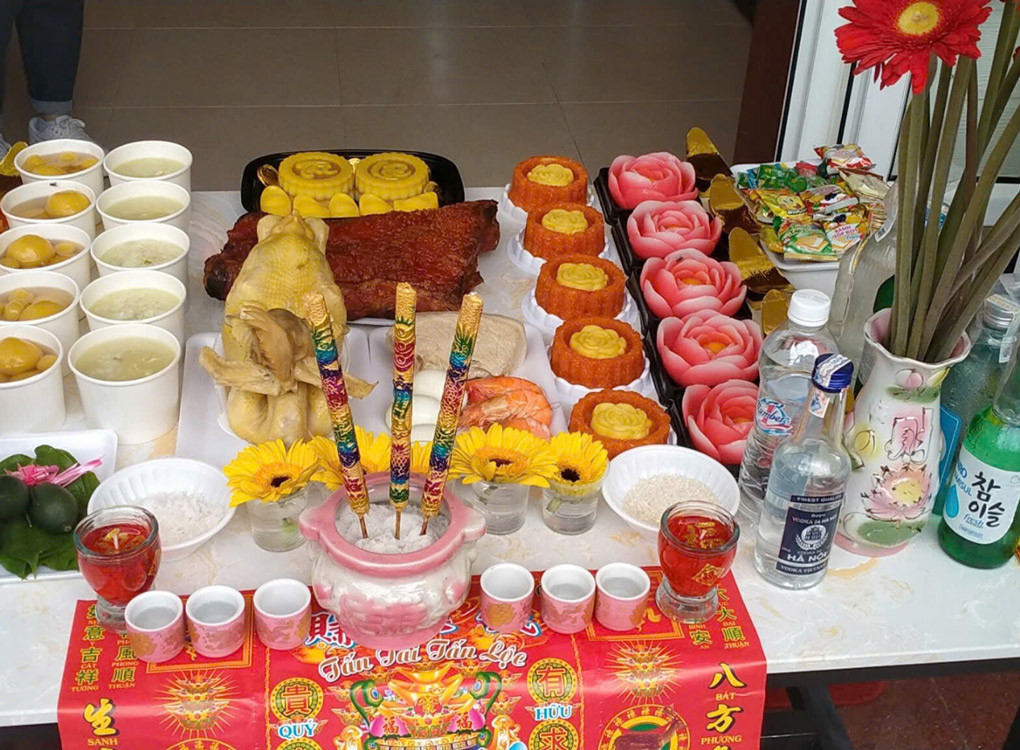 Cách sắp xếp mâm cúng khai trương cửa hàng đơn giản