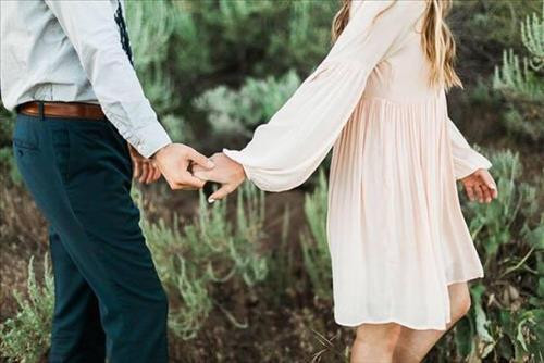 Cặp đôi đang hạnh phúc trong tình yêu theo cung hoàng đạo