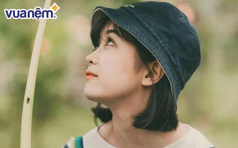 Cô gái trẻ trung, xinh đẹp thể hiện sự năng động và ý chí của người tên Khánh Vy
