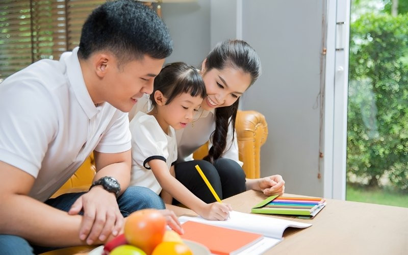 Cùng nhau chia sẻ trách nhiệm xây dựng gia đình, từ tài chính, công việc nhà đến nuôi dạy con cái