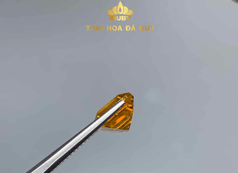 Đá phong thủy Citrine giúp nữ Tân Tỵ 2025 kích tài lộc