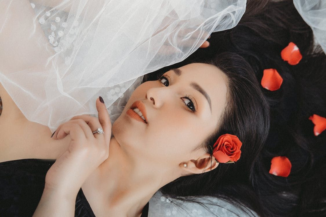 Đặc điểm người phụ nữ vượng phu ích tử: mặt tròn phúc hậu, lông mày lá liễu, mũi cao thẳng