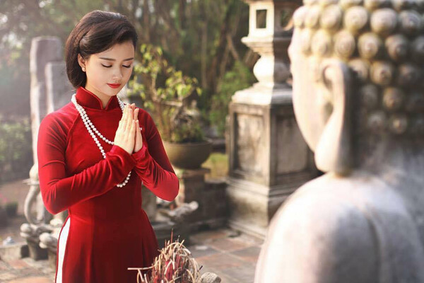 Đi chùa vào ngày rằm mùng một