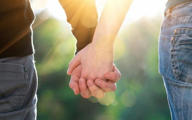 Đôi uyên ương hạnh phúc, tượng trưng cho tuổi Dần hợp trong tình duyên mang lại may mắn