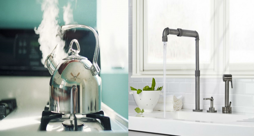 Đun nước sôi trong ấm, biểu tượng của tài lộc dồi dào khi gia đình chuyển về nhà mới.
