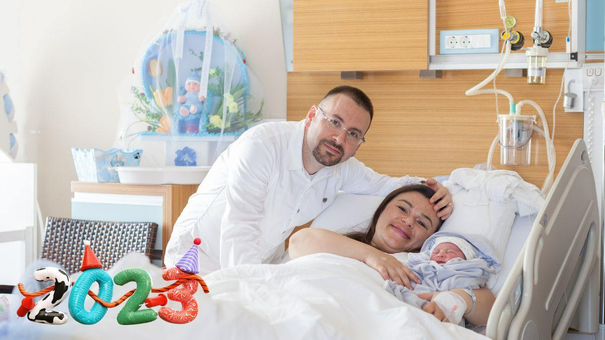 Gia đình hạnh phúc với em bé Quý Mão 2023