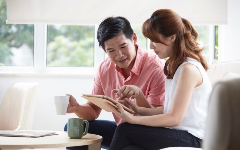 Hình ảnh chiếc thuyền buồm xuôi gió, biểu trưng cho hôn nhân tuổi Dần thuận lợi và thành công