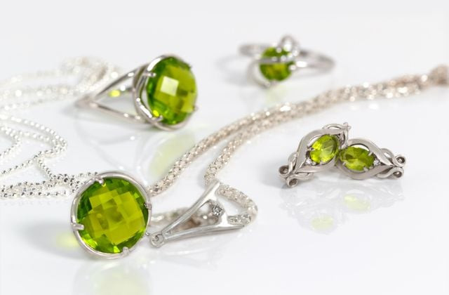 Hướng dẫn bảo quản đá Peridot đúng cách để duy trì vẻ đẹp và năng lượng phong thủy