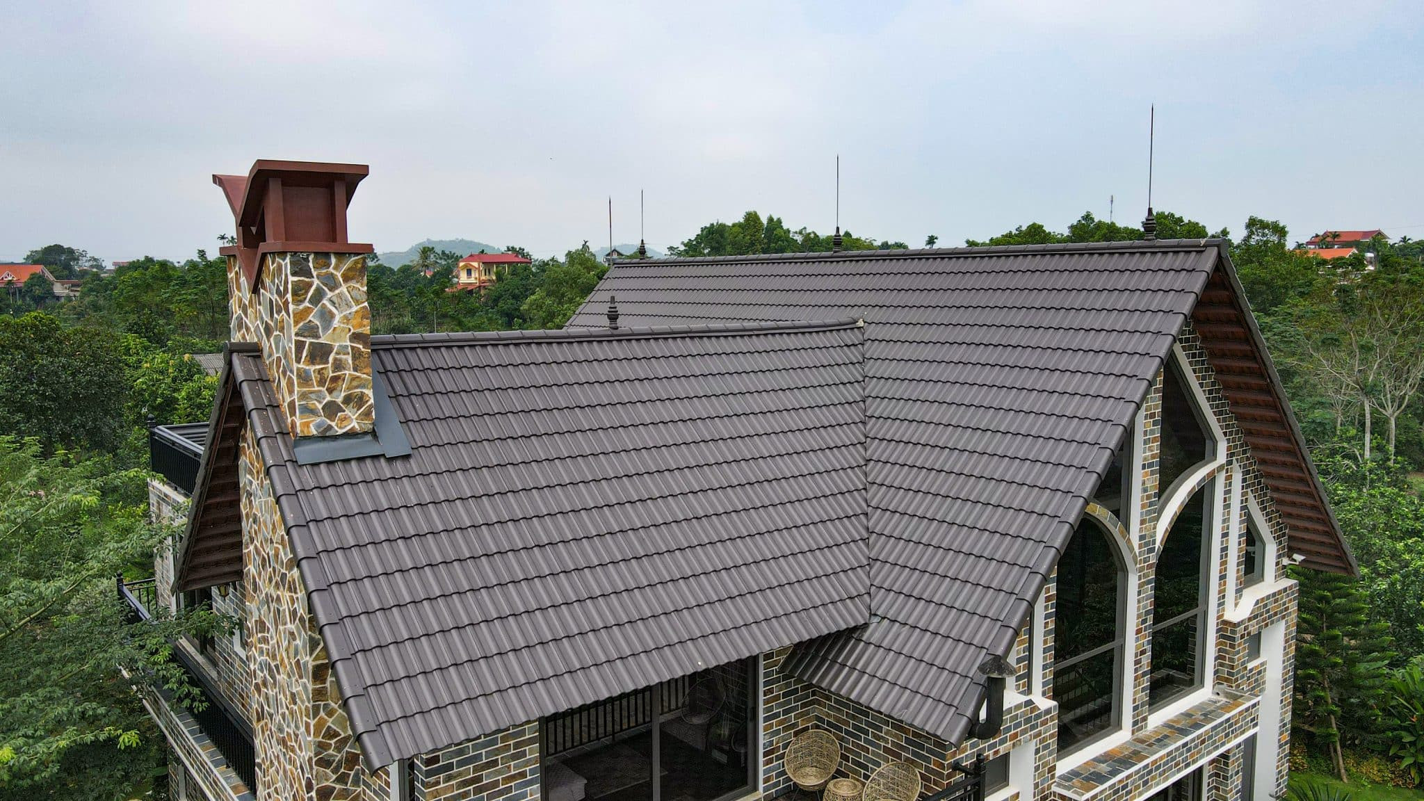 Không gian tĩnh lặng với màu ghi xám