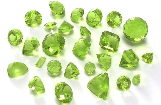 Kiểu cắt độc đáo và tinh xảo giúp đá Peridot lấp lánh, tôn lên vẻ đẹp tự nhiên