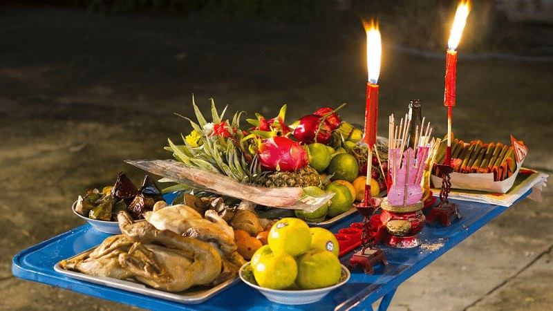 lễ cúng ngoài trời đêm giao thừa