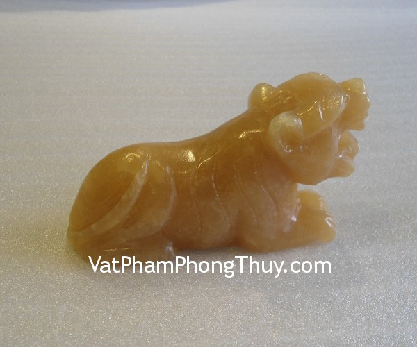 Linh vật hổ vàng tượng trưng cho sự uy dũng, phù trợ Nữ Bính Dần 1986 trên con đường công danh sự nghiệp