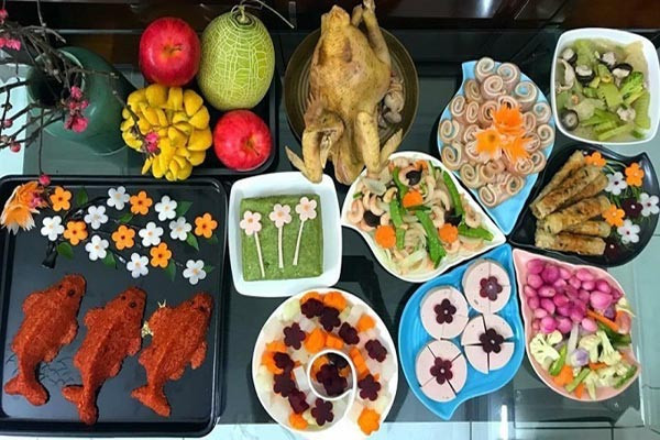 Mâm cỗ mặn thịnh soạn với các món ăn truyền thống trong lễ cúng ông Táo