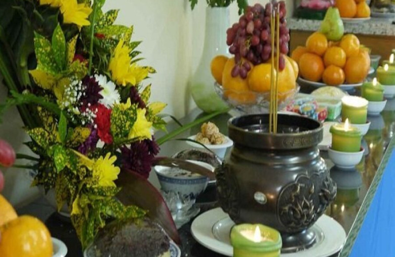 Mâm cơm chay cúng 100 ngày cho người thân