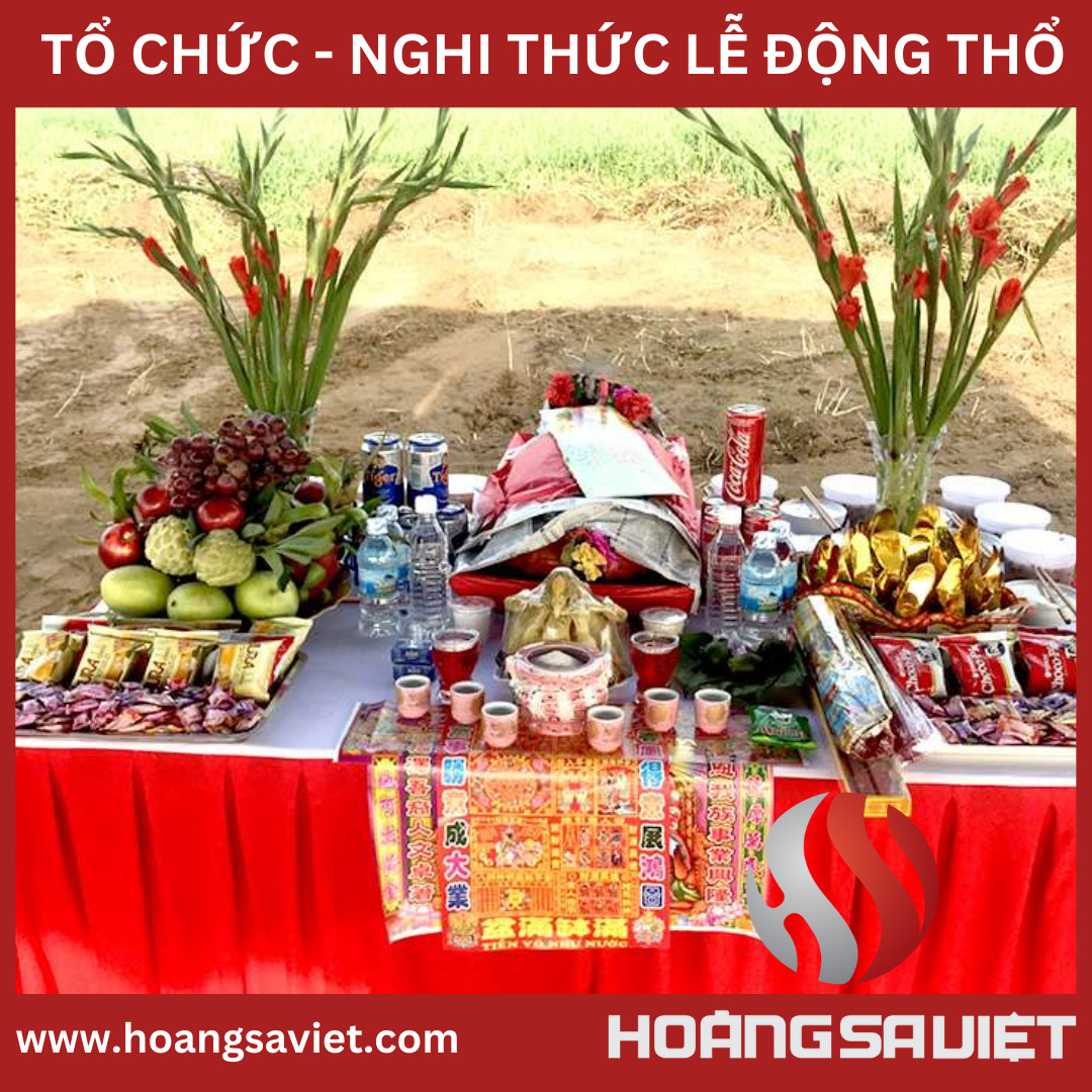 Mâm cúng động thổ đầy đủ với bộ tam sên, gà luộc và xôi