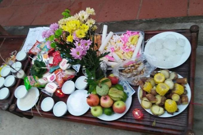 Mâm lễ vật cúng chúng sinh rằm tháng 7