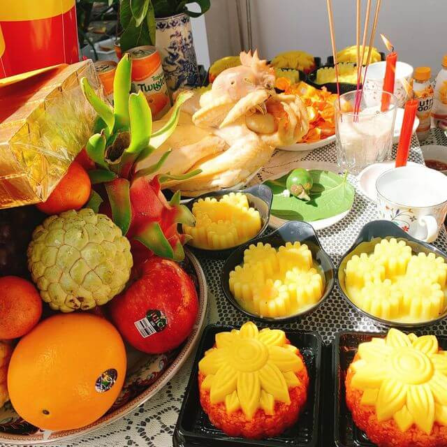 Mâm sắm lễ cúng lợp mái nhà đầy đủ và trang trọng