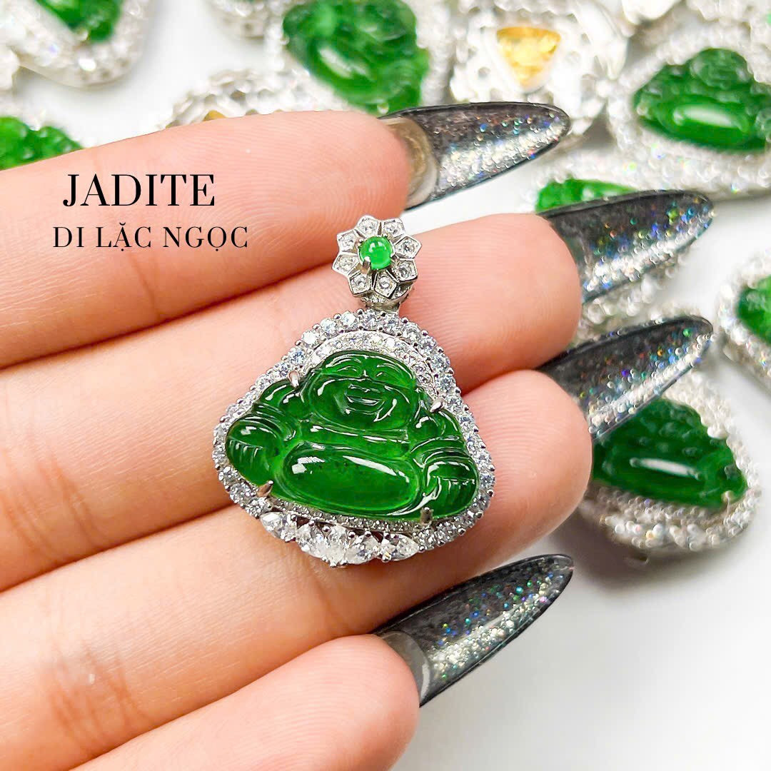 Mặt dây chuyền Di Lặc ngọc bích