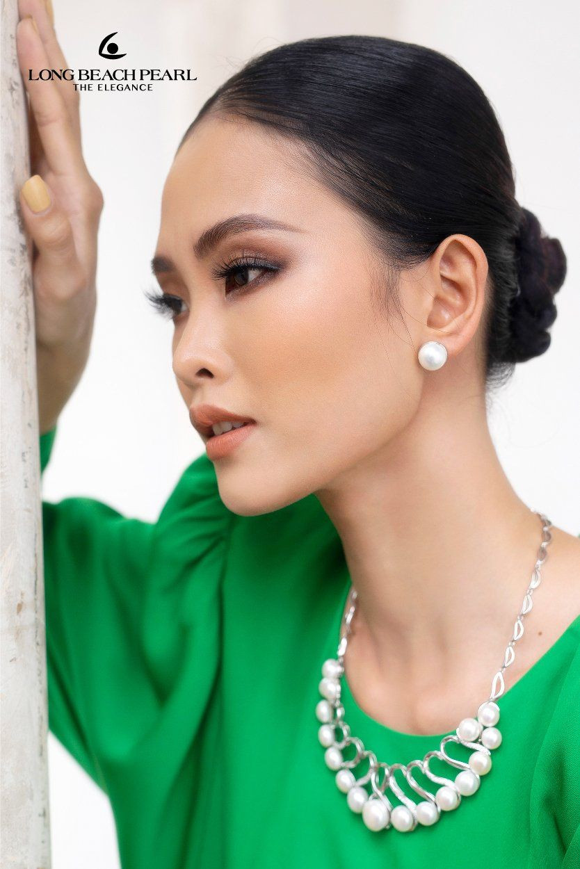 Màu đen thuộc hành Thủy tương khắc với mệnh Hỏa